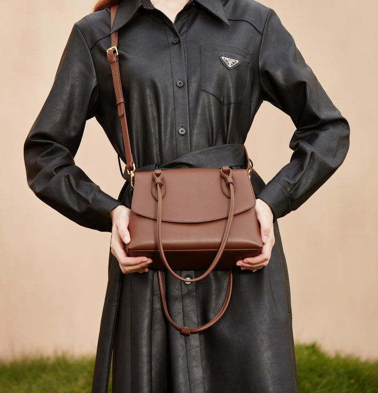 👜 Vintage Cowhide Leather Messenger Bag – Handcrafted Distressed Finish | Magnetic Closure | Timeless Square Silhouette