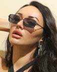 Lunettes de soleil carrées en métal punk pour femmes
