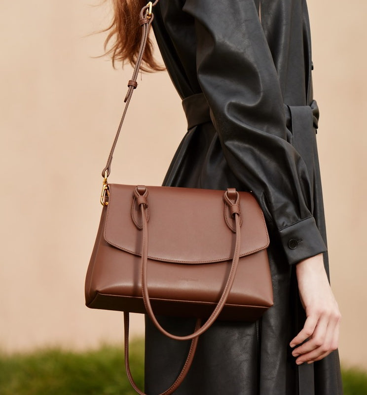 👜 Vintage Cowhide Leather Messenger Bag – Handcrafted Distressed Finish | Magnetic Closure | Timeless Square Silhouette
