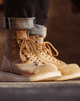Bottes rétro américaines en daim pour homme 🇺🇸 | Cuir de vachette couleur sable 🟤 | Bottes de travail mi-hautes à talon plat ⚒️ (38-44 • Guide des tailles inclus)