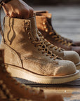 Bottes rétro américaines en daim pour homme 🇺🇸 | Cuir de vachette couleur sable 🟤 | Bottes de travail mi-hautes à talon plat ⚒️ (38-44 • Guide des tailles inclus)