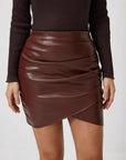 Mini-jupe trapèze élégante en cuir PU pour femme – Taille haute, coupe ajustée, finition lisse et style navetteur chic