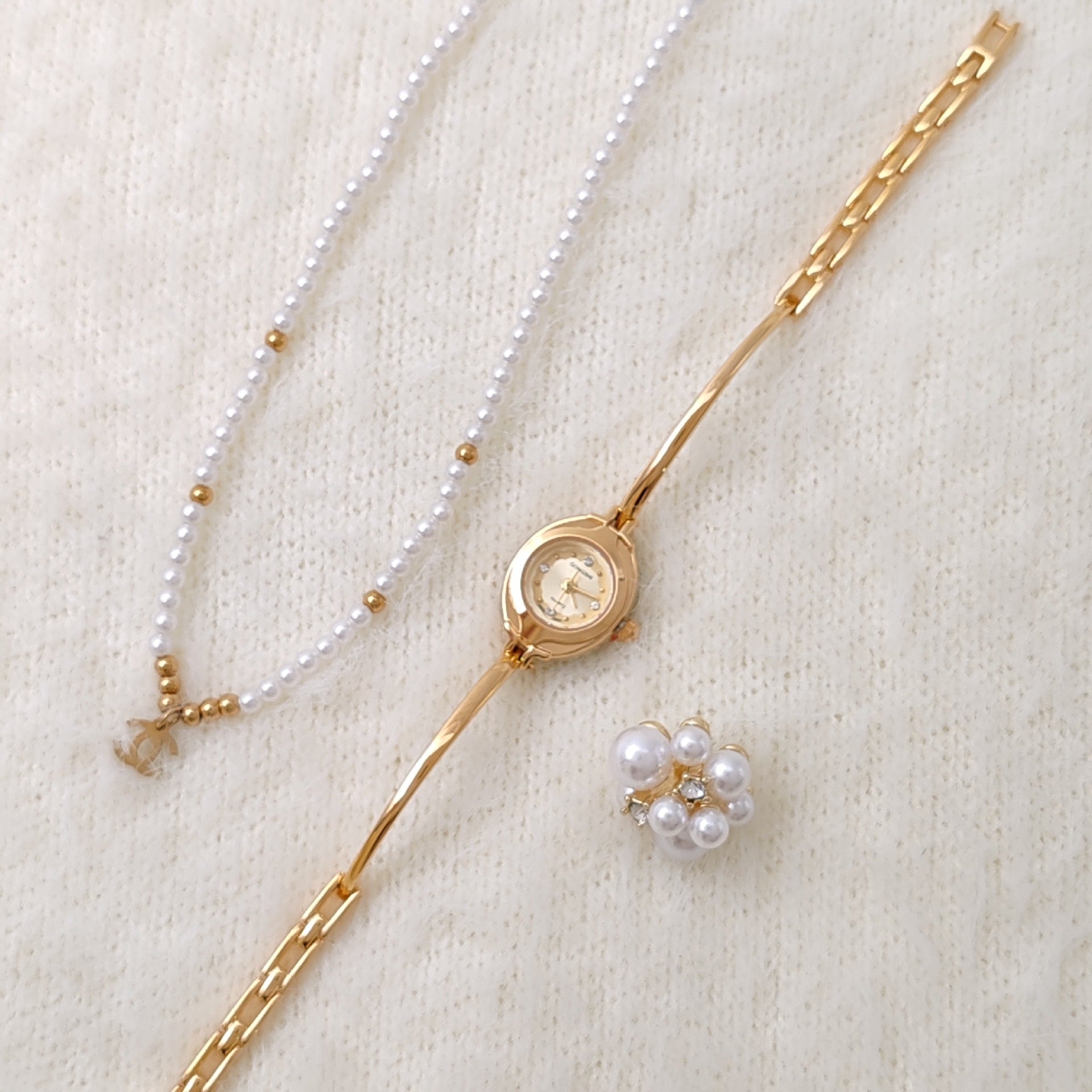 Women’s Small Bracelet Quartz Watch – Simple, Elegant & Everyday Chic