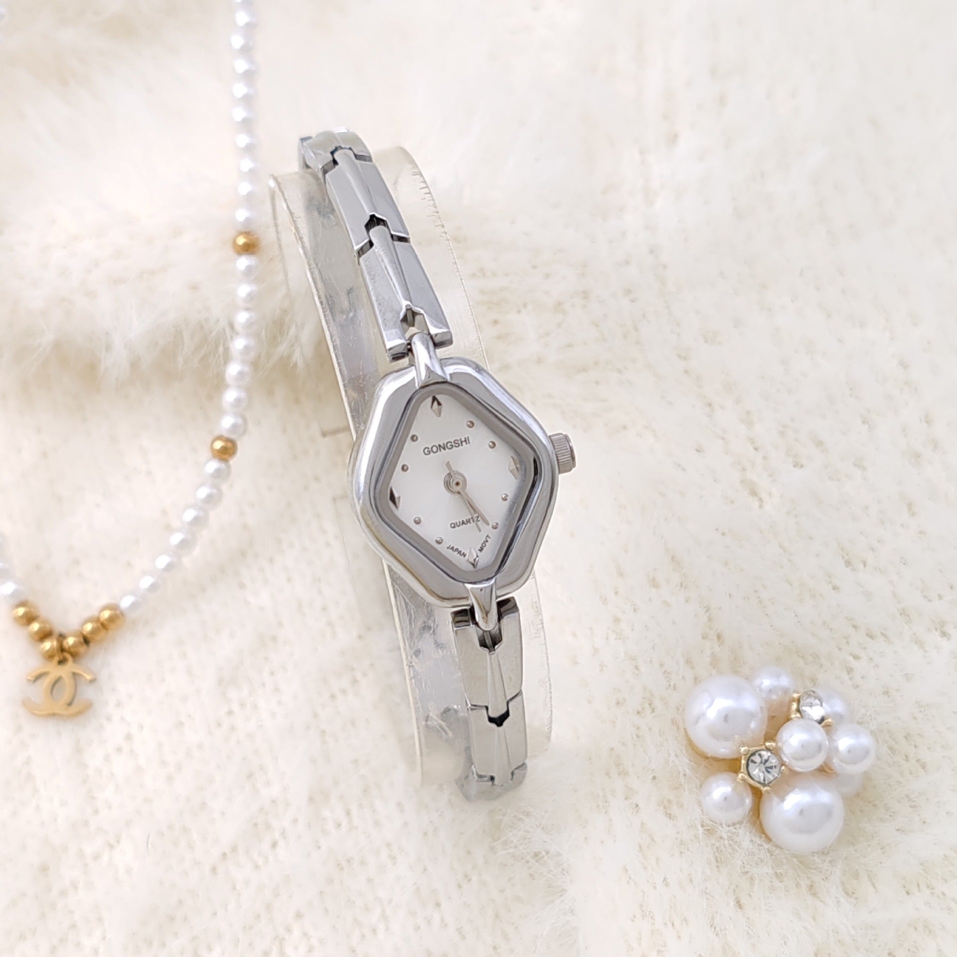Women’s Luxury Diamond Bracelet Watch – Elegant Waterproof Fashion Timepiece