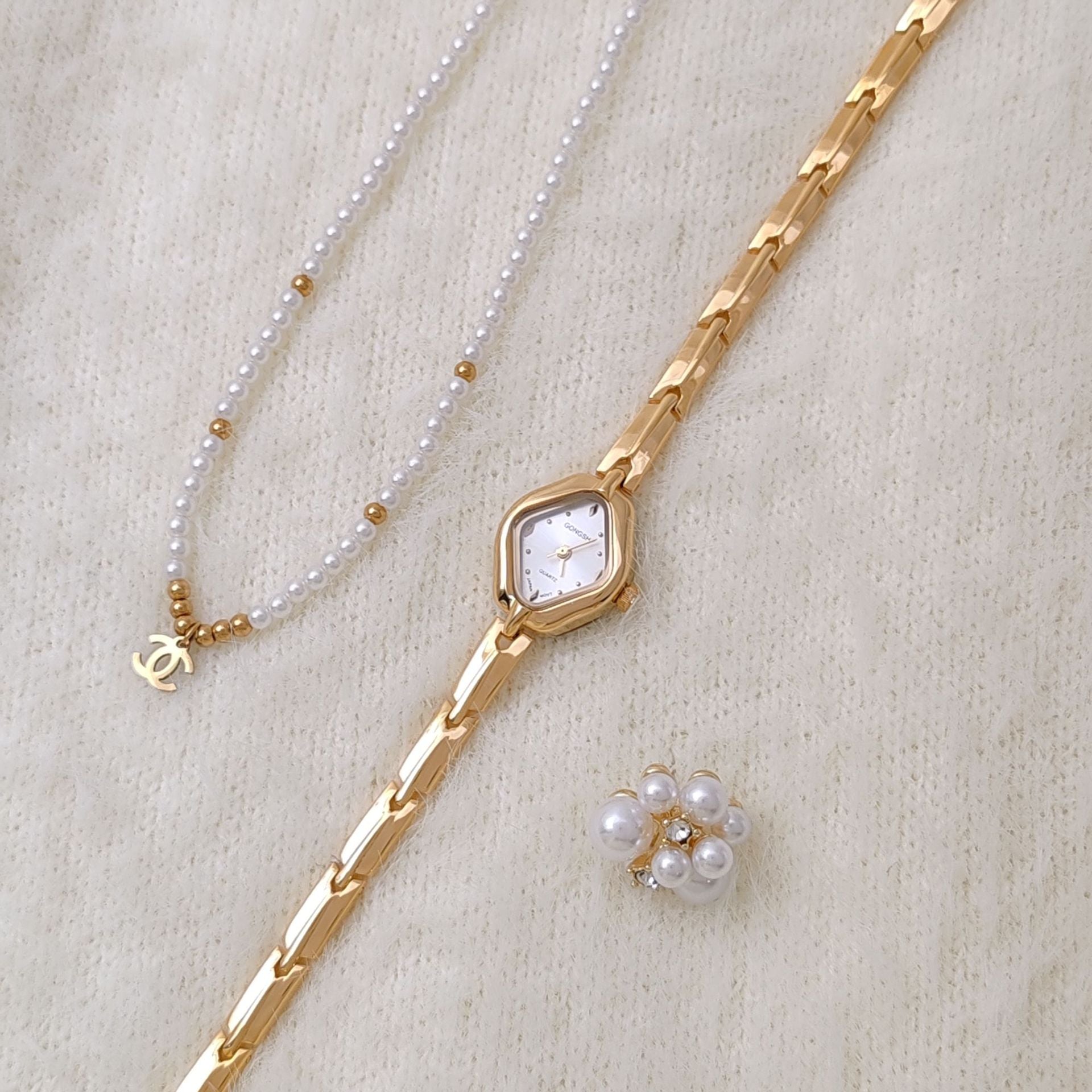 Women’s Luxury Diamond Bracelet Watch – Elegant Waterproof Fashion Timepiece