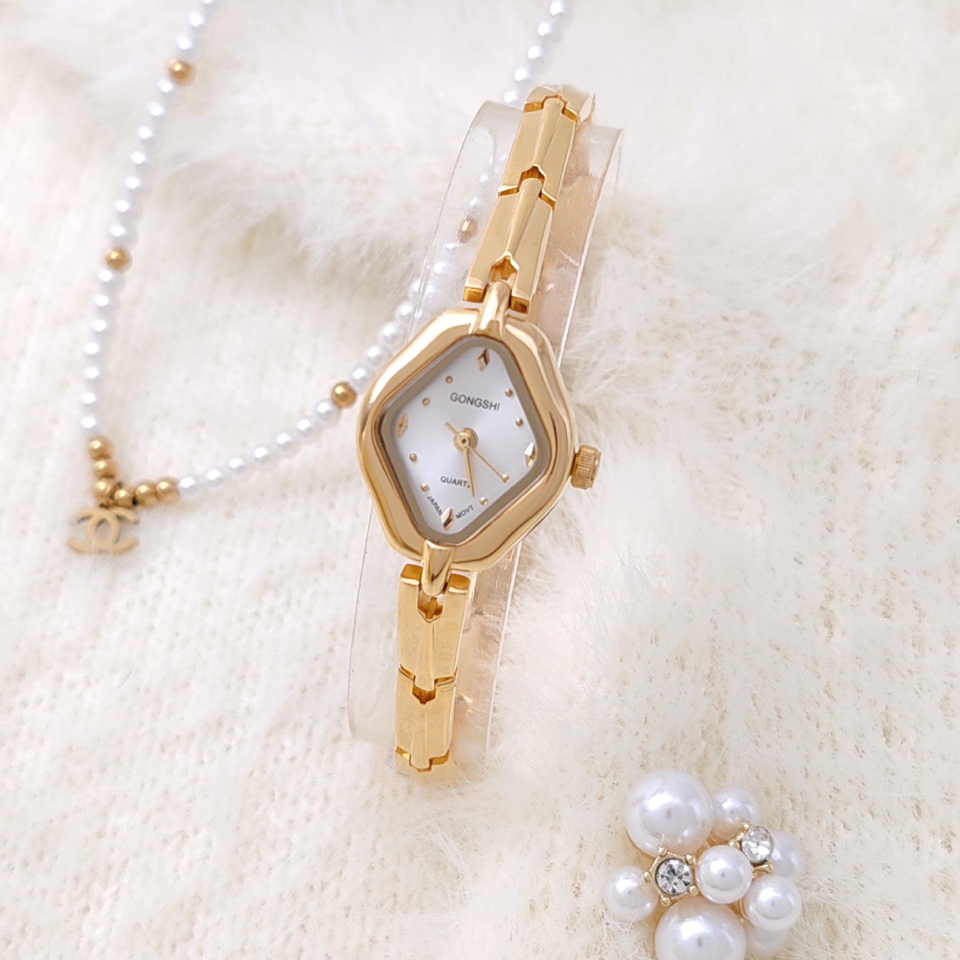 Women’s Luxury Diamond Bracelet Watch – Elegant Waterproof Fashion Timepiece