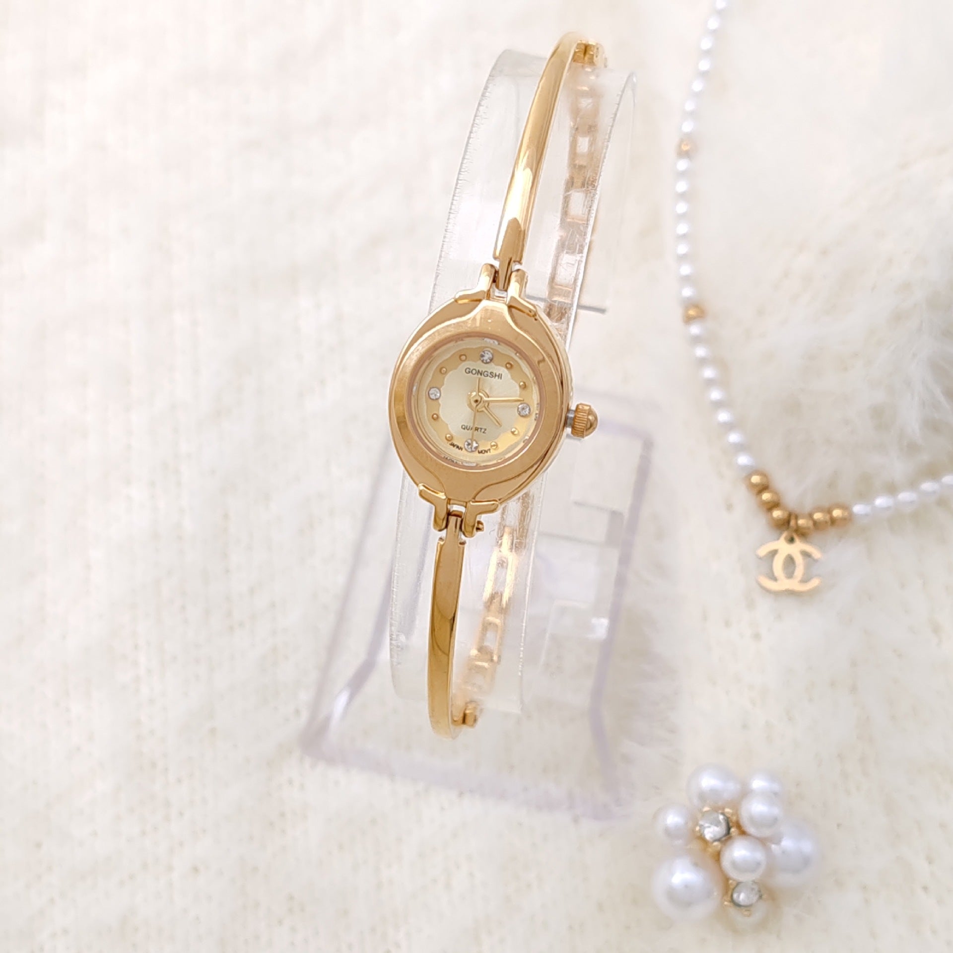 Women’s Small Bracelet Quartz Watch – Simple, Elegant & Everyday Chic