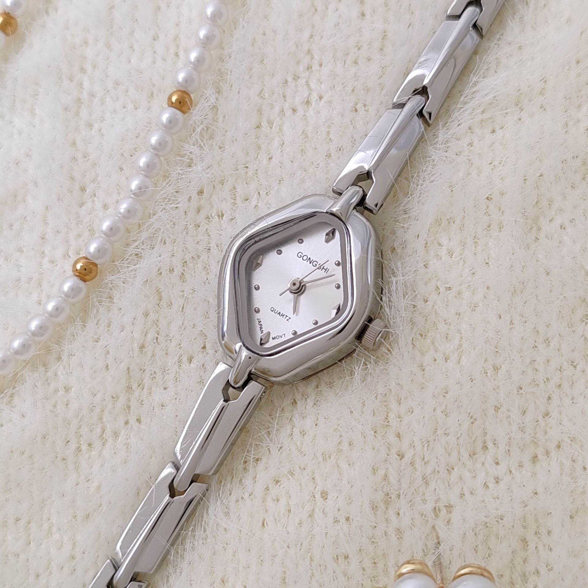 Women’s Luxury Diamond Bracelet Watch – Elegant Waterproof Fashion Timepiece
