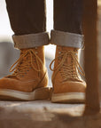 Bottes rétro américaines en daim pour homme 🇺🇸 | Cuir de vachette couleur sable 🟤 | Bottes de travail mi-hautes à talon plat ⚒️ (38-44 • Guide des tailles inclus)