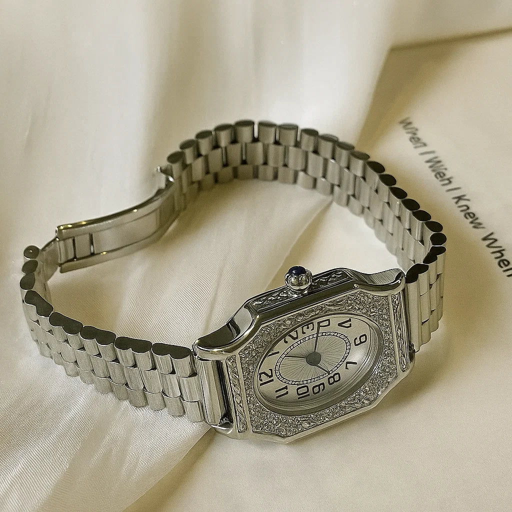 Women’s Artistic Retro Carved Quartz Watch – Small Flower Dial with Steel Strap