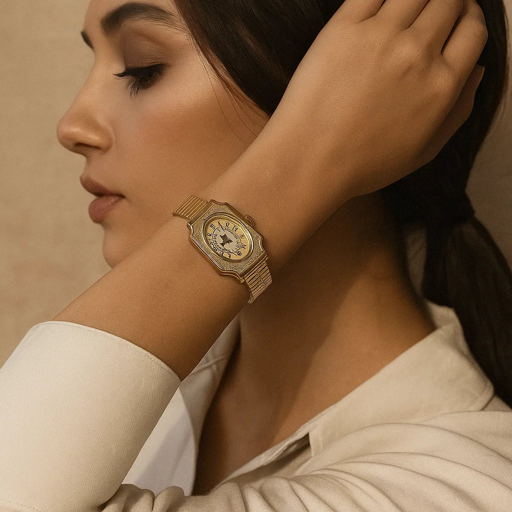 Women’s Artistic Retro Carved Quartz Watch – Small Flower Dial with Steel Strap