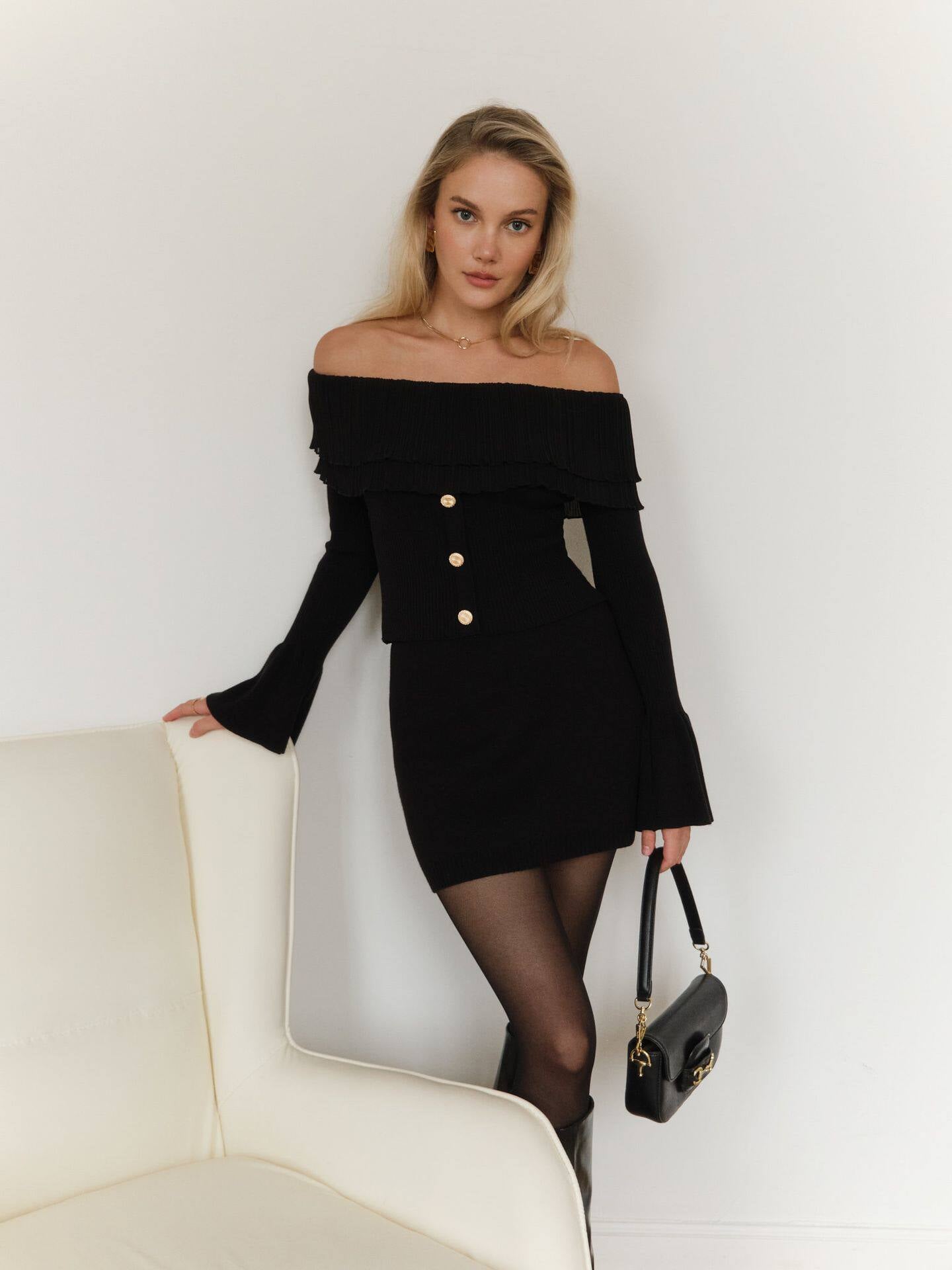 Women’s Off-Shoulder Clinched Splicing Knitwear – Elegant Long-Sleeve Bell-Sleeve Sweater Top