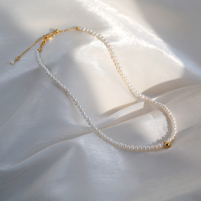 Women&#39;s natural pearl necklace