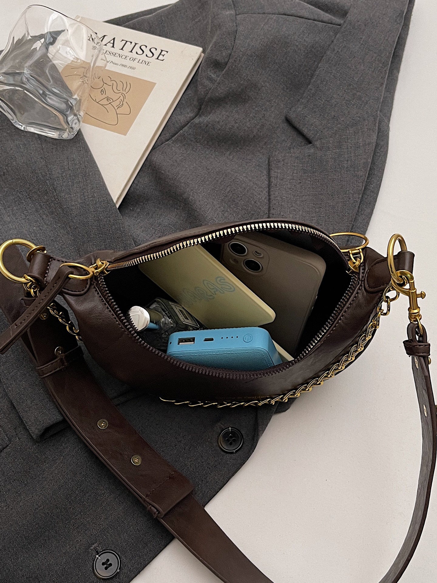 Women’s Saddle Crossbody Bag – Small PU Leather Shoulder Purse with Detachable Chain Strap and Zipper Closure