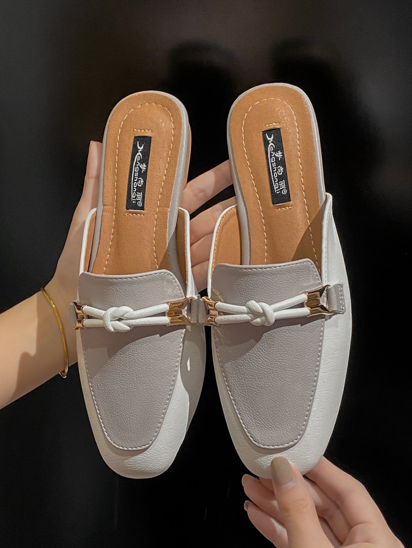 Women’s Closed-Toe Half Slippers – Casual Comfort with Chic Simplicity
