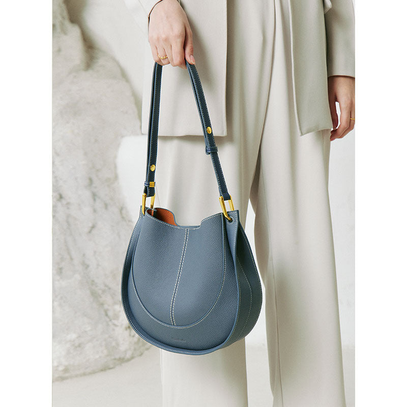 Women’s Genuine Leather Saddle Shoulder Bag – Top Layer Cowhide Crossbody Messenger Purse with Zipper Closure, Multi-Compartment Design &amp; Retro Round Silhouette for Everyday Use