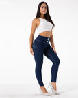 Women’s Four-Button Fitness Jeans – Shaping Stretch Denim for a Beautiful Silhouette