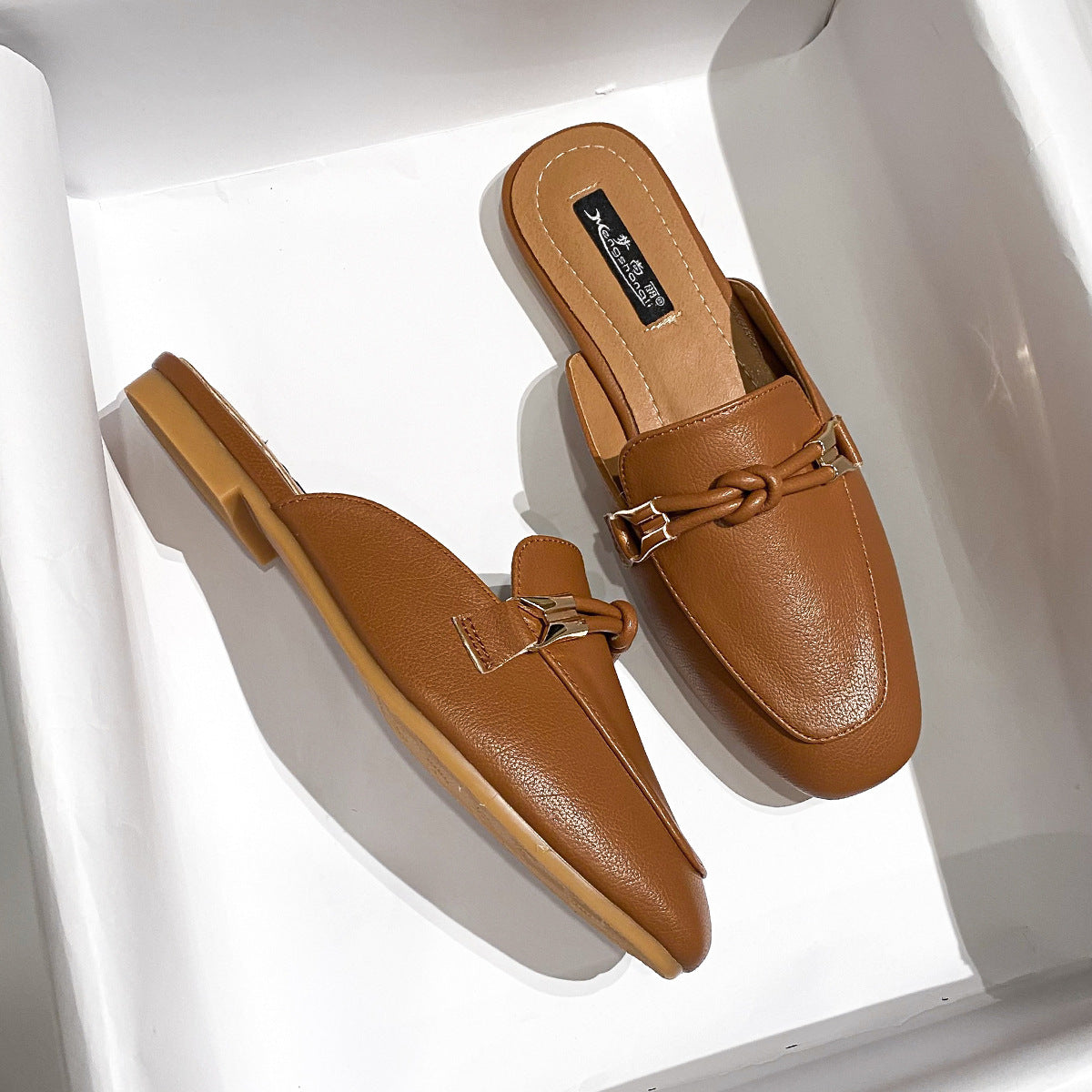 Women’s Closed-Toe Half Slippers – Casual Comfort with Chic Simplicity