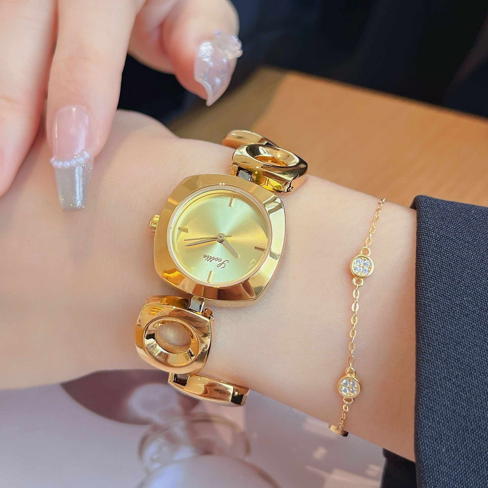 💫 Gilded Elegance: Women’s Hollow-Out Bracelet Watch