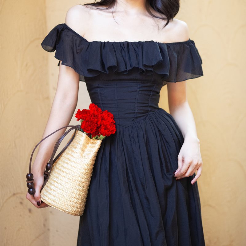 Women&#39;s Square-neck Cinched Black Long Dress