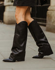 Damen Stiefel im Pile-Stil mit spitzer Zehenpartie, Schwarz, Cremeweiß