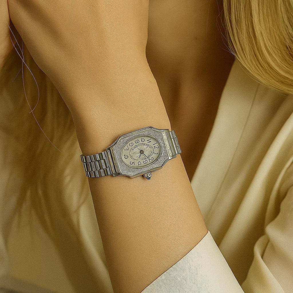 Women’s Artistic Retro Carved Quartz Watch – Small Flower Dial with Steel Strap