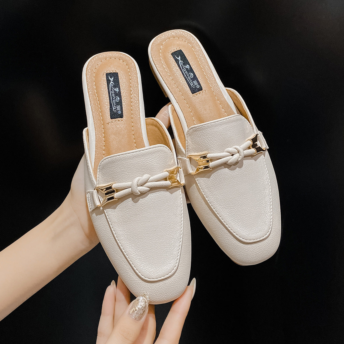 Women’s Closed-Toe Half Slippers – Casual Comfort with Chic Simplicity