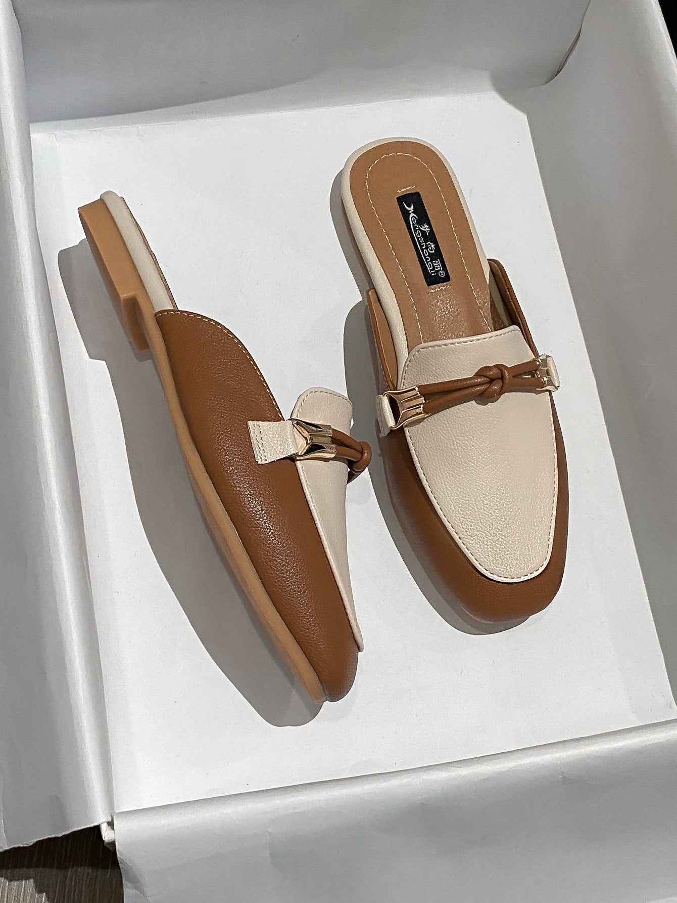 Women’s Closed-Toe Half Slippers – Casual Comfort with Chic Simplicity
