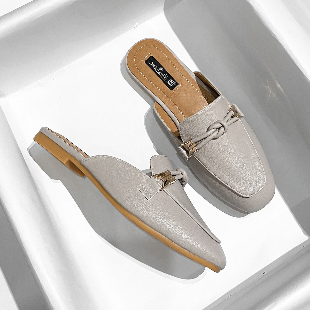 Women’s Closed-Toe Half Slippers – Casual Comfort with Chic Simplicity