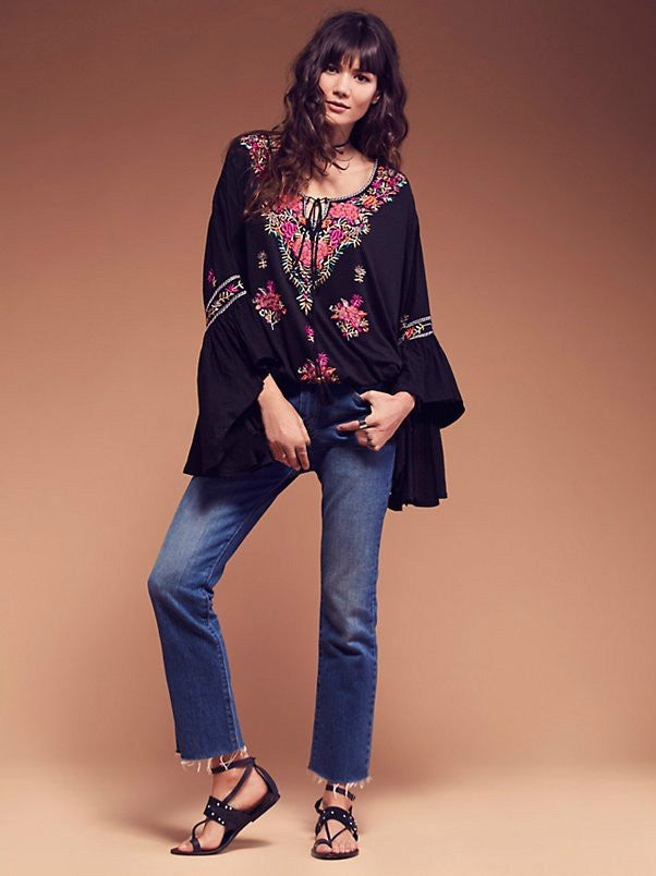 Women&#39;s Bohemian V-neck Lace-up Embroidered Top